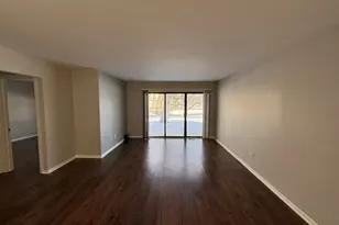 367 Sandhurst Cir, Glen Ellyn, IL 60137 - Photo 9