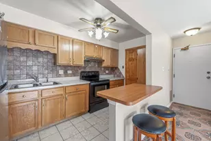 605 W Central Rd, Mount Prospect, IL 60056 - Photo 7