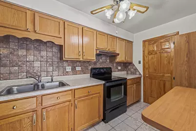 605 W Central Road #C1, Mount Prospect, IL 60056 - Photo 9
