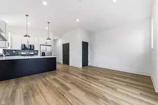 861 E 63rd Pl, Chicago, IL 60637 - Photo 5