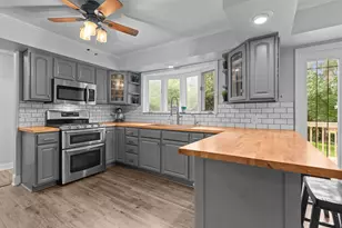 216 Hickory Rd, Oakwood Hills, IL 60013 - Photo 3