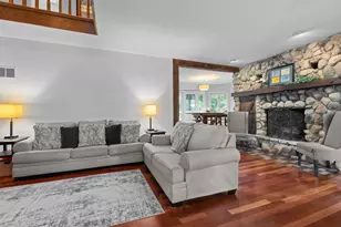 216 Hickory Rd, Oakwood Hills, IL 60013 - Photo 9