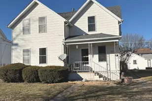 517 W Beaver St, Saint Anne, IL 60964 - Photo 1