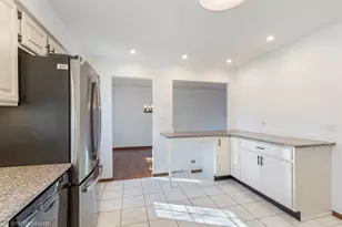 455 E Granville Ave, Roselle, IL 60172 - Photo 7