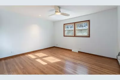 455 E Granville Avenue, Roselle, IL 60172 - Photo 9