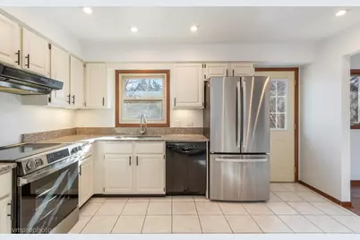 455 E Granville Avenue, Roselle, IL 60172 - Photo 5