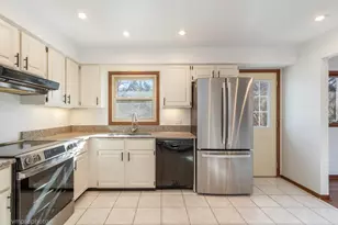 455 E Granville Ave, Roselle, IL 60172 - Photo 5