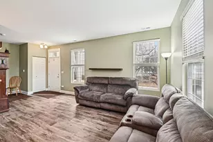 330 S Litchfield Dr, Round Lake, IL 60073 - Photo 5