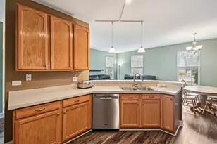 330 S Litchfield Dr, Round Lake, IL 60073 - Photo 11