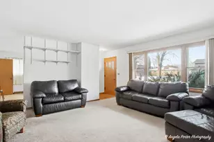 2015 N Jackson St, Waukegan, IL 60087 - Photo 3