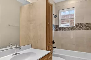 1151 E 46th St, Chicago, IL 60653 - Photo 19