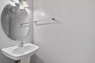 1151 E 46th St, Chicago, IL 60653 - Photo 13