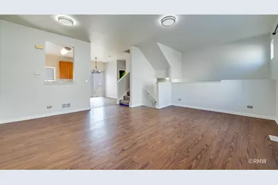 27 Monarch Drive, Streamwood, IL 60107 - Photo 3