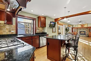 17W435 Concord Pl, Darien, IL 60561 - Photo 7