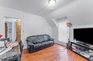 131 N Gifford St, Elgin, IL 60120 - Photo 7