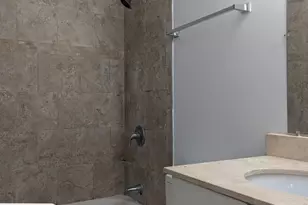 4715 N Sheridan Rd, Chicago, IL 60640 - Photo 5