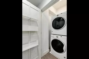 202 E Walton Pl, Chicago, IL 60611 - Photo 13