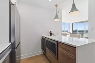 1455 N Sandburg Terrace, Chicago, IL 60610 - Photo 5