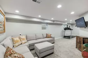 4252 N Bernard St, Chicago, IL 60618 - Photo 7