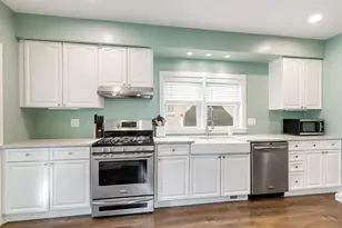 4252 N Bernard St, Chicago, IL 60618 - Photo 13