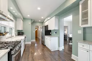 4252 N Bernard St, Chicago, IL 60618 - Photo 15