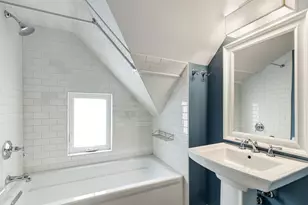 4252 N Bernard St, Chicago, IL 60618 - Photo 11