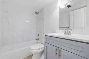 4180 Williamsburg Ct, Glenview, IL 60025 - Photo 13