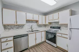 249 W Whispering Oaks Ln, Round Lake, IL 60073 - Photo 13