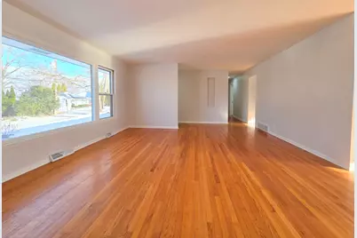 29 E Lake Shore Drive, Round Lake Park, IL 60073 - Photo 5