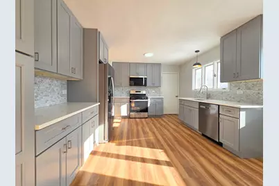 29 E Lake Shore Drive, Round Lake Park, IL 60073 - Photo 9