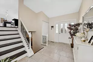 7704 Knotty Pine Ct, Woodridge, IL 60517 - Photo 3