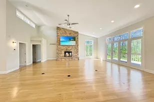 1669 Barberry Cir, Freeport, IL 61032 - Photo 5