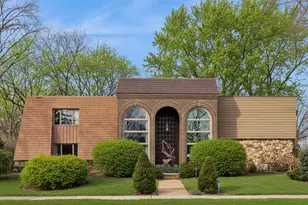 990 Heather Rd, Deerfield, IL 60015 - Photo 1