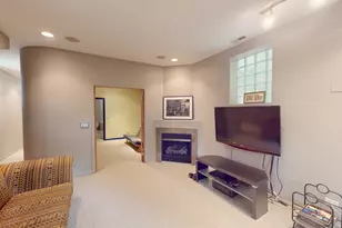 945 N Honore St, Chicago, IL 60622 - Photo 25