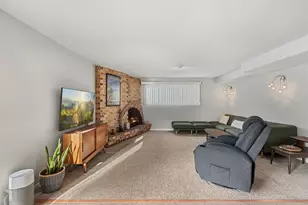 9330 Murray Ct, Morton Grove, IL 60053 - Photo 11