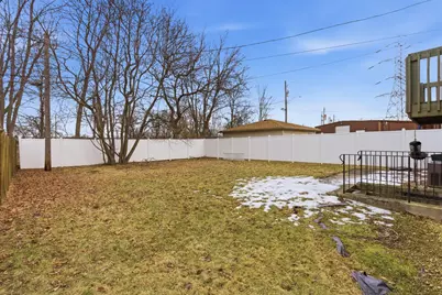 2736 E Goodrich Avenue E, Burnham, IL 60633 - Photo 21