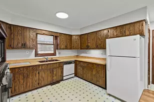 24353 S Valley Dr, Channahon, IL 60410 - Photo 11