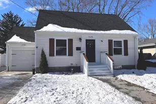 1025 Queen Anne St, Woodstock, IL 60098 - Photo 1