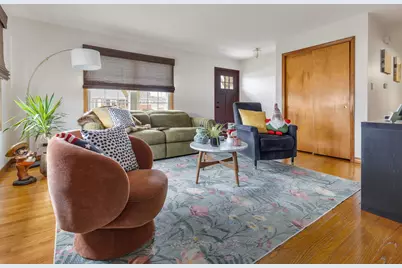 132 E Gladys Avenue, Elmhurst, IL 60126 - Photo 3