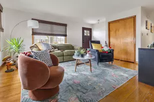 132 E Gladys Ave, Elmhurst, IL 60126 - Photo 3