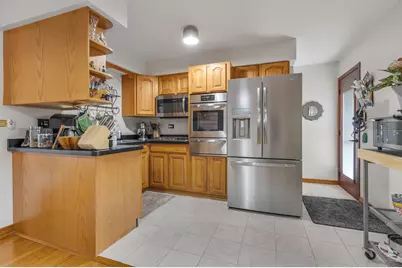 132 E Gladys Avenue, Elmhurst, IL 60126 - Photo 7