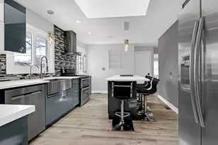 2417 Sand Lake Rd, Lindenhurst, IL 60046 - Photo 7