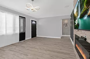 2417 Sand Lake Rd, Lindenhurst, IL 60046 - Photo 5