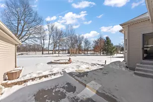 2651 Woodbine Dr, Valparaiso, IN 46383 - Photo 37