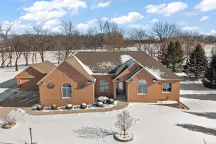 2651 Woodbine Dr, Valparaiso, IN 46383 - Photo 3