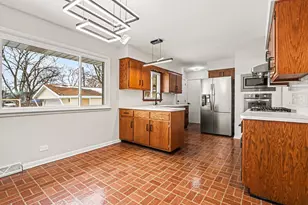 16914 Parkside Ave, South Holland, IL 60473 - Photo 3