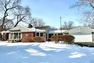 37610 N Holdridge Ave, Beach Park, IL 60087 - Photo 3