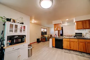 411 S Crescent St, Gilman, IL 60938 - Photo 35