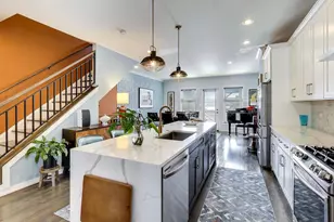 347 E 44th St, Chicago, IL 60653 - Photo 15