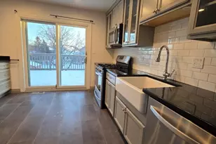 1195 Old Timber Ct, Hoffman Estates, IL 60192 - Photo 5